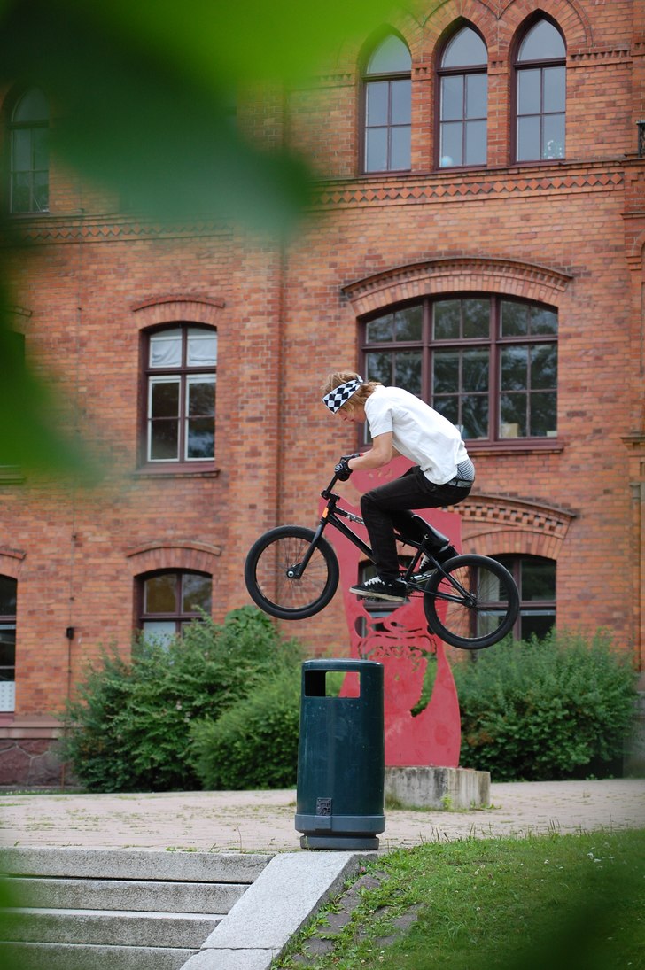 180 under soptunnan. Photo: Simon Lindberg. Rider: Henrik Westlund.