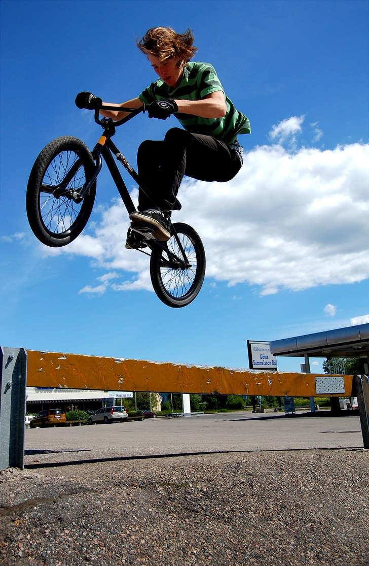 Man tager vad man haver! . Photo: Simon Lindberg. Rider: Henrik Westlund.