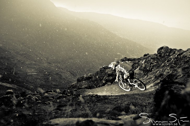 Hösten har slagit till i Åre och när vi var upp. Photo: Simon Sjörén - www.sjoren.se. Rider: Kristian Axelsson.