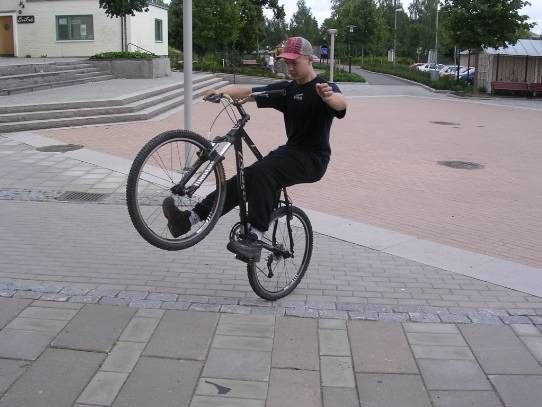 Nått tjaffs:). Photo: Robin Andersson. Rider: Daniel Landell.