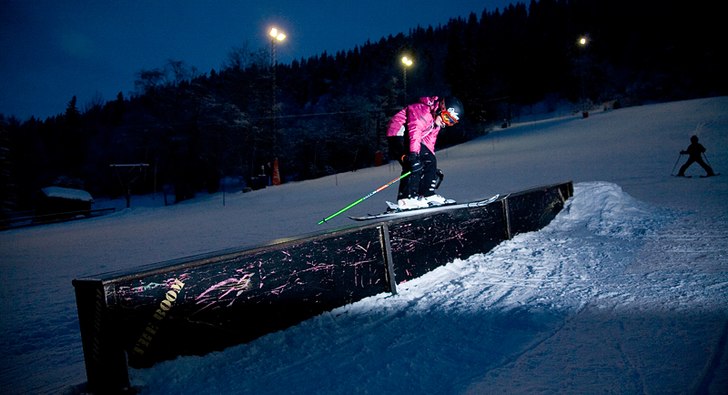 Testar med "off camera" blixt. Missade s. Photo: Jörgen Nilsson. Rider: Eric Norrlander.