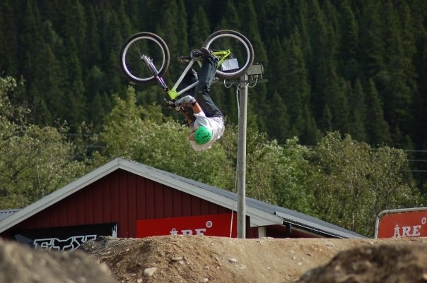 LinconLoop i hippen.. Photo: gustav arthursson. Rider: Andreas "Frolle" Sjöbeck.