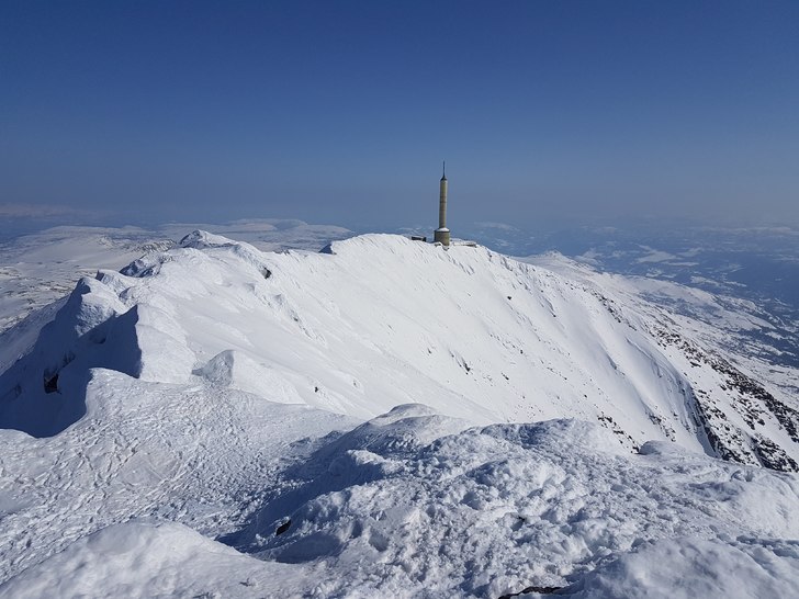 1883 m.ö.h.