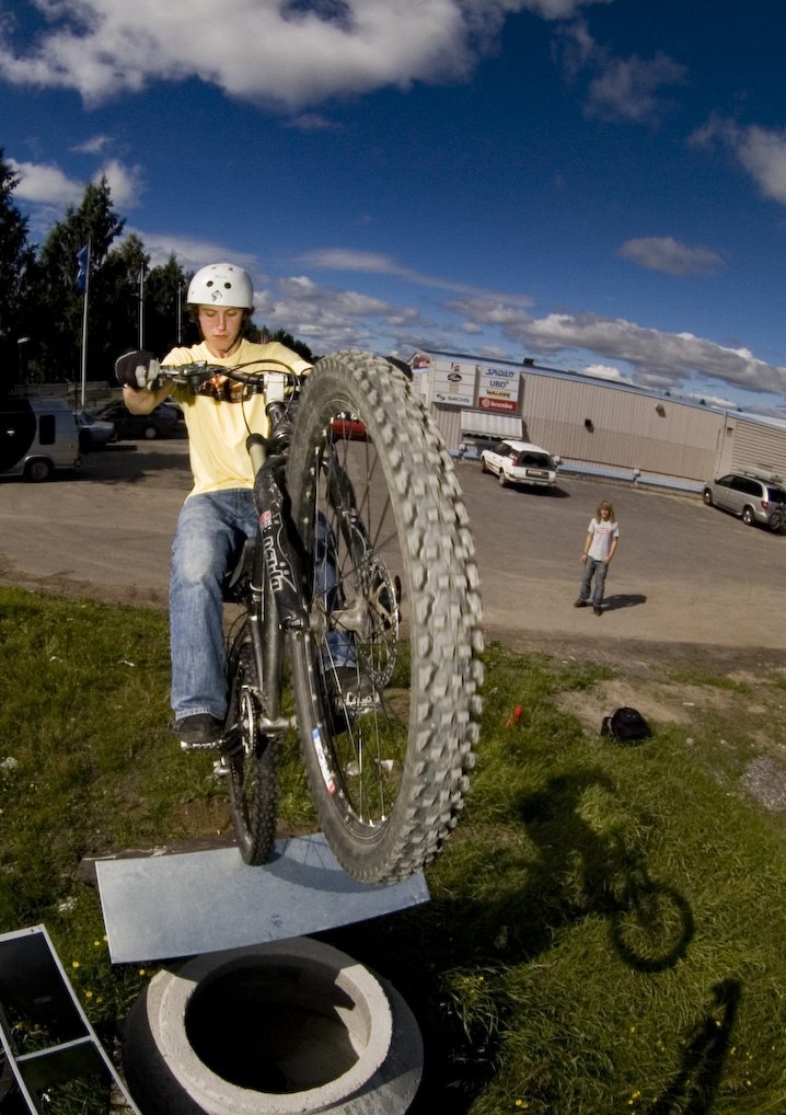 Abobaka pÃ¥ elskÃ¥p. Photo: Johan WennerstrÃ¶m. Rider: Jens NystrÃ¶m.
