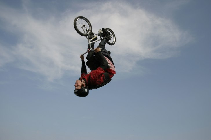 Hjo dirtjump session... backflip på 16". Photo: Ulrik Brandt. Rider: Andreas Jacobsson.