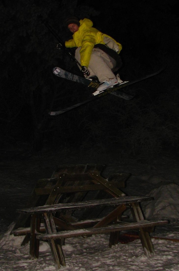 lite lek med bänkar. Photo: jibb krillle. Rider: jag.