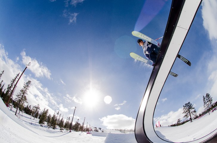 Min definition på bra skiddag: Blå himmel, slask. Photo: Emrik Jansson. Rider: Lasse Lundemo.