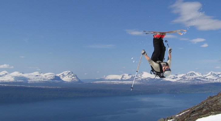 Ut mot Ofotfjorden i Narvik.. Photo: Jan-Arne Pettersen. Rider: Pål-Eirik Pedersen.