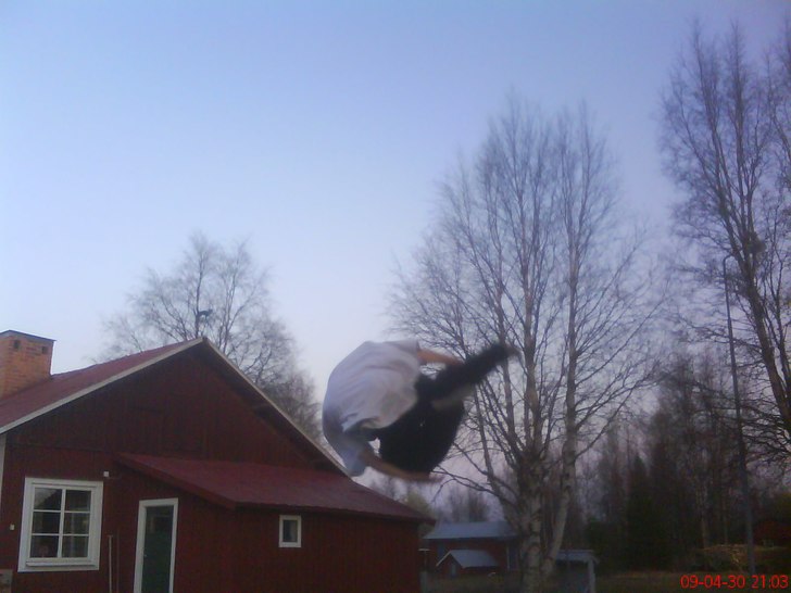 vi lärde oss cork en kväll och sen på morgonen . Photo: IzzyDeFirst. Rider: Peo.