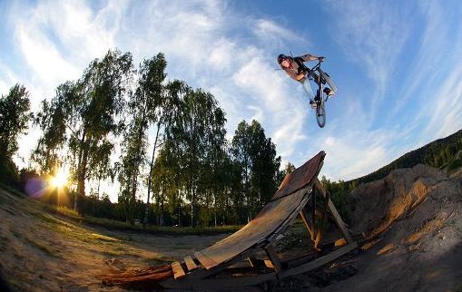 360 i solnedgången. Photo: Anton Östlund. Rider: Emil Gybo.