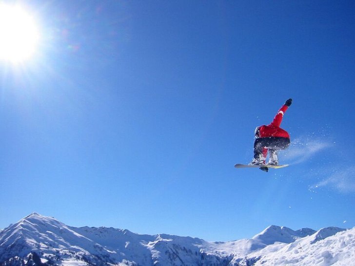 En härlig snowboard bild i dess rätta bemärkels. Photo: Fredrik Thörnberg. Rider: Claes Rosén.