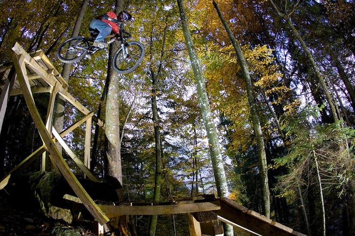 En dag på Death track. Photo: Oskar Enander. Rider: Patrik Leidstedt.