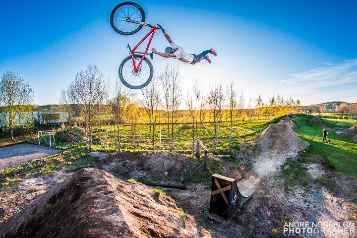 superseat. Rider: Simon Johansson.