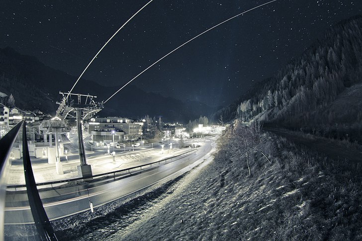 Snörapport från Österrike:/ Grönt i natten.. Photo: Marcus Rönne. Rider: http://www.marcusronne.com.