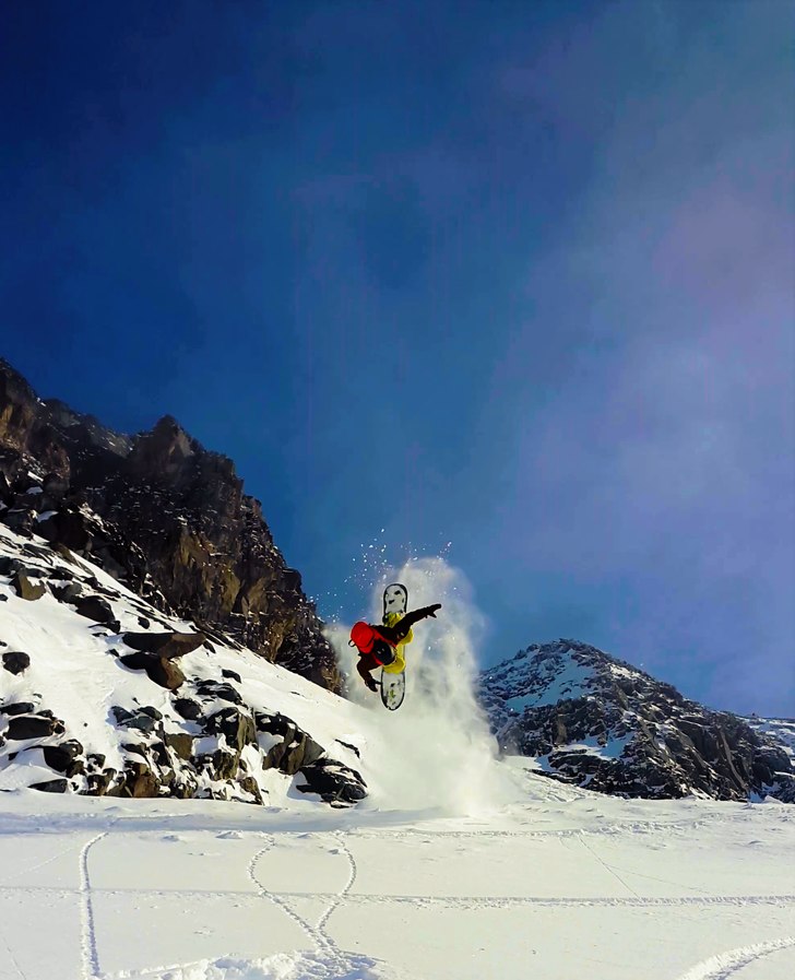 Backflip, sol och nysnö. Photo: Håkan Bolsöy. Rider: Alfred Bolsöy.