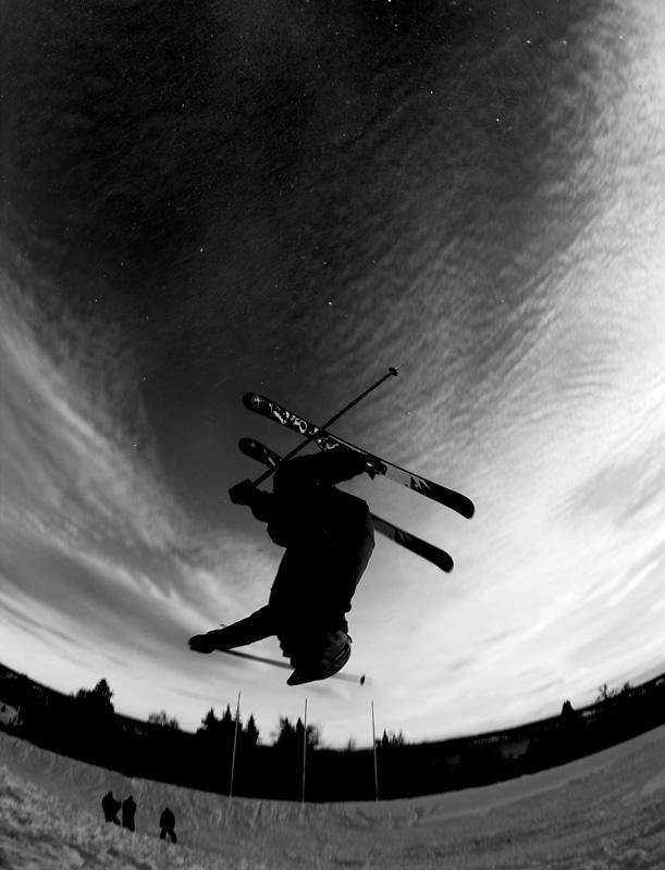 Ett hopp, en fotograf, en åkare, en himmel.... Photo: Johan Marklund. Rider: Max Hemmigsson.