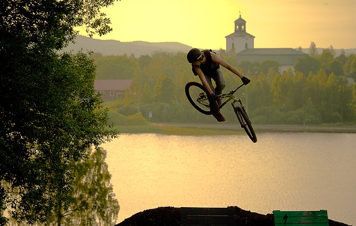 Alexander tränar på 360 i solnedgången.. Photo: Kenneth Einars. Rider: Alexander Bäckvall.