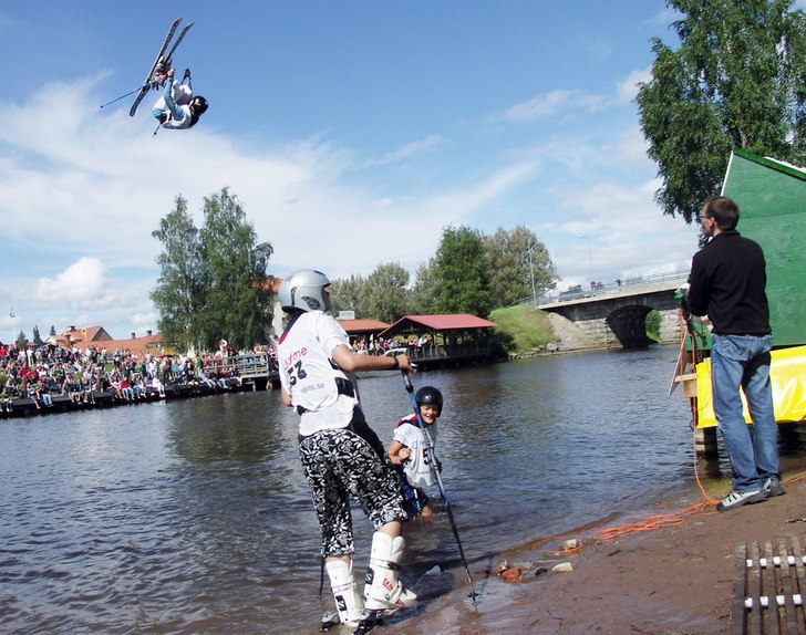 Frontflip på midsommar. Photo: Dd. Rider: Jag / Alexander Lindquist.