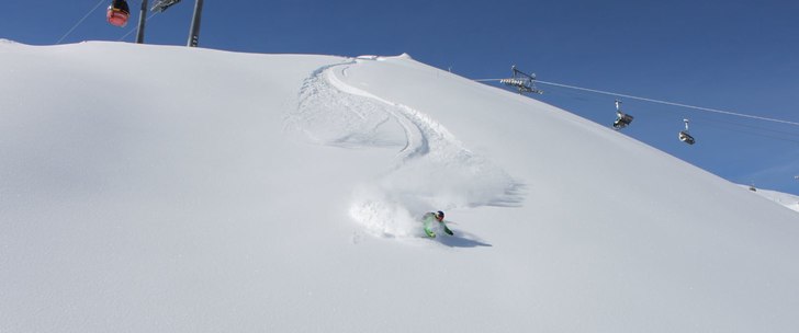 Massor av snö i Kaprun. 
@leder. Rider: Leder.