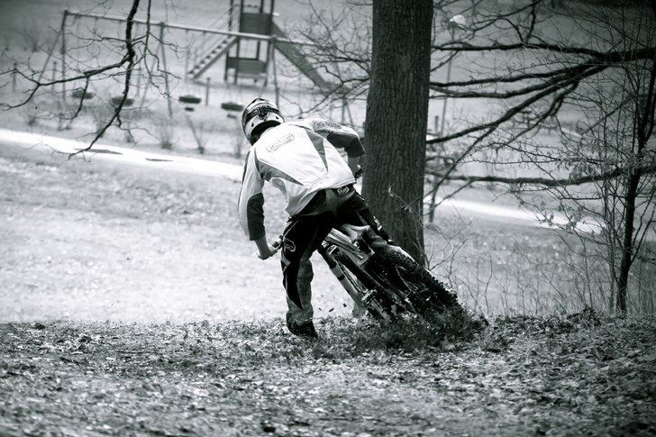 Sjuk off camber sväng. Grabben är sick!. Photo: Simon Berggren. Rider: Erik Nyberg.