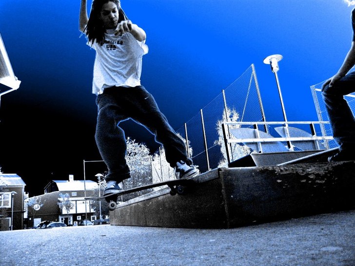 en bs noseslide som min kompis har gjort om helt e. Photo: David Husberg. Rider: Oscar Olson.