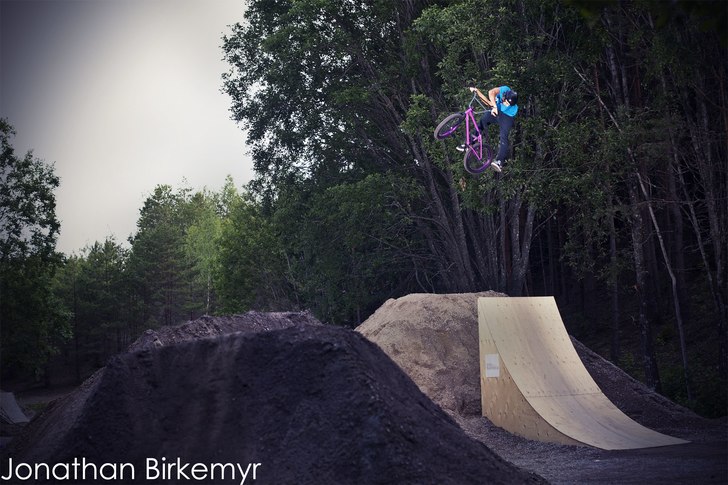 Hitta denna bild från i somras... 
Besök min fo. Photo: Jonathan Birkemyr. Rider: Axel Parke.