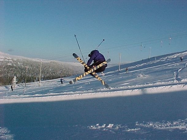 en mute i ylläs halfpipe en fin dag.... Photo: David Nilsson. Rider: Fransson.