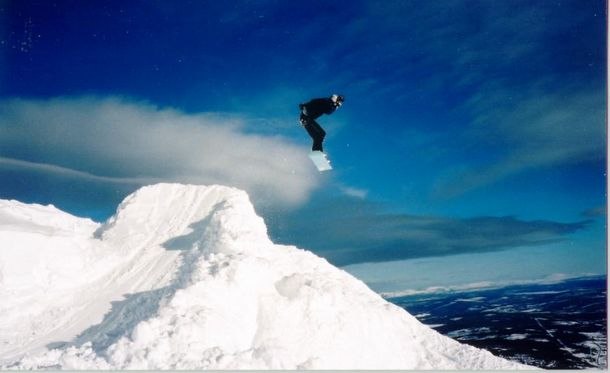 Hittade en fet kick i solravinen.... Photo: Johan Olsson. Rider: Simon Eriksson.