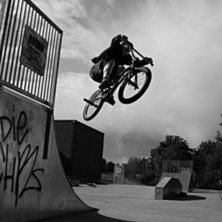 Tuck ut f&ouml;r qp&amp;#039;n. Photo: Simon Berggren. Rider: Tobias Looft.
