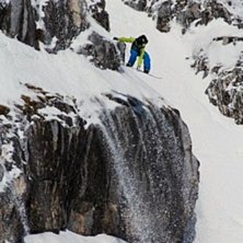 droppet &auml;r ca 18 meter in i en ravin... Photo: FRB. Rider: Niklas Hollsten.