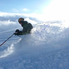 Sv&aring;gern njuter av grymt fint puder p&aring; Nordals.(T. Photo: Patric G Renstr&ouml;m. Rider: Niklas Renstr&ouml;m.