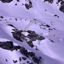 The lack of snow brought Jonas to search for other. Photo: Yves Garneau. Rider: Jonas Delong.