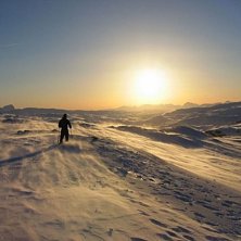 en s&ouml;lig men bl&aring;sig dag med drivsn&ouml; p&aring; gr&auml;nse. Photo: Ivan. Rider: Lars-&Aring;ke.
