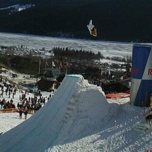 Photo: Emil H&aring;kansson. Rider: Simon Dumont.