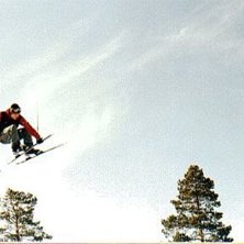 En grymt sk&ouml;n Corner i Lindvallen i slutet av s&auml;. Photo: Thomas Nisbel. Rider: Peter Nilimaa.