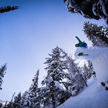 Go pillow i whitewater skogen. Photo: Markus Tysk. Rider: Erik Nylander.
