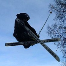 En Mute grab i ull&aring;n i ett hopp jag byggde.
Jag . Photo: Oscar Harlaut. Rider: Henrik Harlaut.