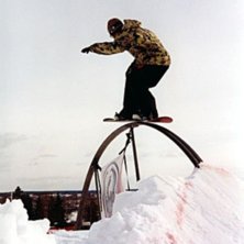 En smooth 50-50 &ouml;ver rainbowen p&aring; Burton Family . Photo: Patrik Durfors. Rider: Ola Ekstr&ouml;m.
