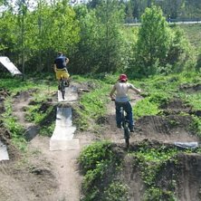 Andersbergsdirten, byggd av Gefle BMX klubb, ligge. Photo: Jonas Fumling. Rider: Dippis &amp;amp; Mur&eacute;n.