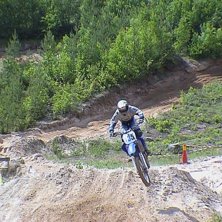 T&auml;vling o vad ska man s&auml;ga, flaggvakten har ju f. Photo: Svempa Wilhelmsson. Rider: Stefan Andersson.