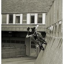 Wallride Kommunhuset.. Photo: Rasmus Andersson. Rider: Martin Fredriksson.