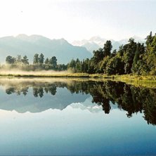 Bild p&aring; Lake Matheson med Mount Cook i bakgrunden. Photo: Evelina Larson.