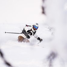 Local skier Klara W&aring;hlberg shredding liftside.. Photo: Evelina R&ouml;nnb&auml;ck.