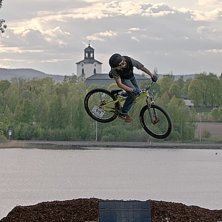 Alexander g&ouml;r en 360 i nya barklandningen i Alfta. Photo: Kenneth Einars. Rider: Alexander B&auml;ckvall.