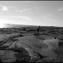Chill p&aring; berget. . Photo: Eric Westling. Rider: Anton Holm.