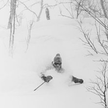 Lars-&Aring;ke Krantz g&aring;r djupt i Calgaryskogen. Photo: Axel Mossling.