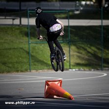 180 &ouml;ver en liggande kon..

www.philippe.se. Photo: philippe rendu. Rider: Alexander Sverin.