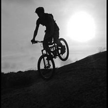 H&auml;rlig motljusbild, i flatljus. 
Nosemanual ner . Photo: Anton Holm. Rider: Eric Westling.