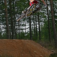 Jacob satte upp externa blixten och jag langar en . Photo: Jacob Gustafsson. Rider: Anders Solin.