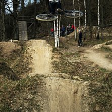 h&auml;rlig dag brukar resultera i n&aring;gra h&auml;rliga bil. Photo: Tobias Bj&ouml;rsberg &Aring;kerlindh. Rider: Martin S&ouml;derstr&ouml;m.